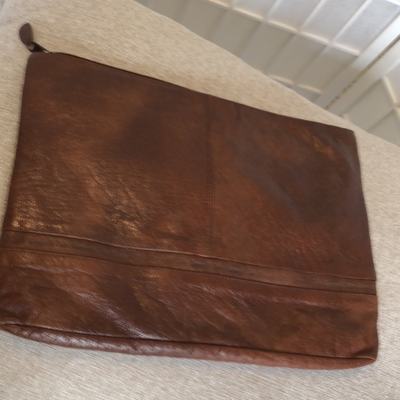 Kenneth Cole Genuine Supple Leather Laptop Bag in Excellent Condition. - Picture 13 of 16